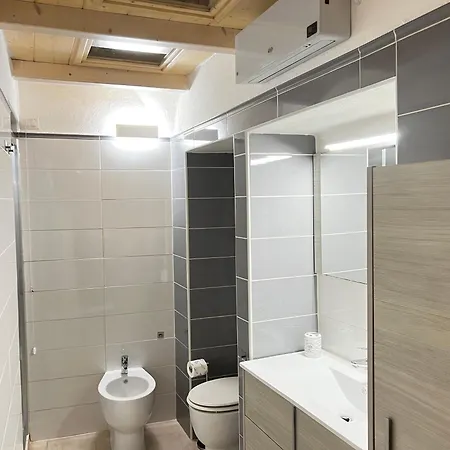 Casa Dede Nel Centro Storico Di 卡利亚里